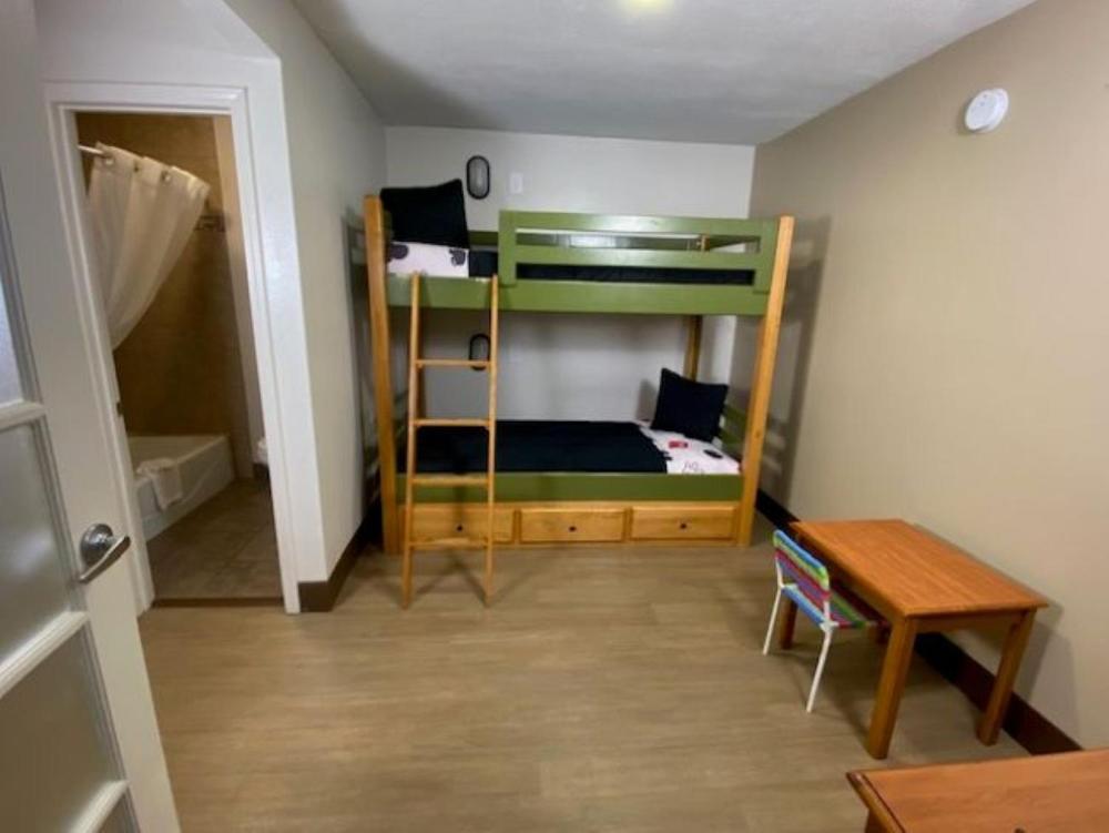 Suite with Two Bathrooms interior